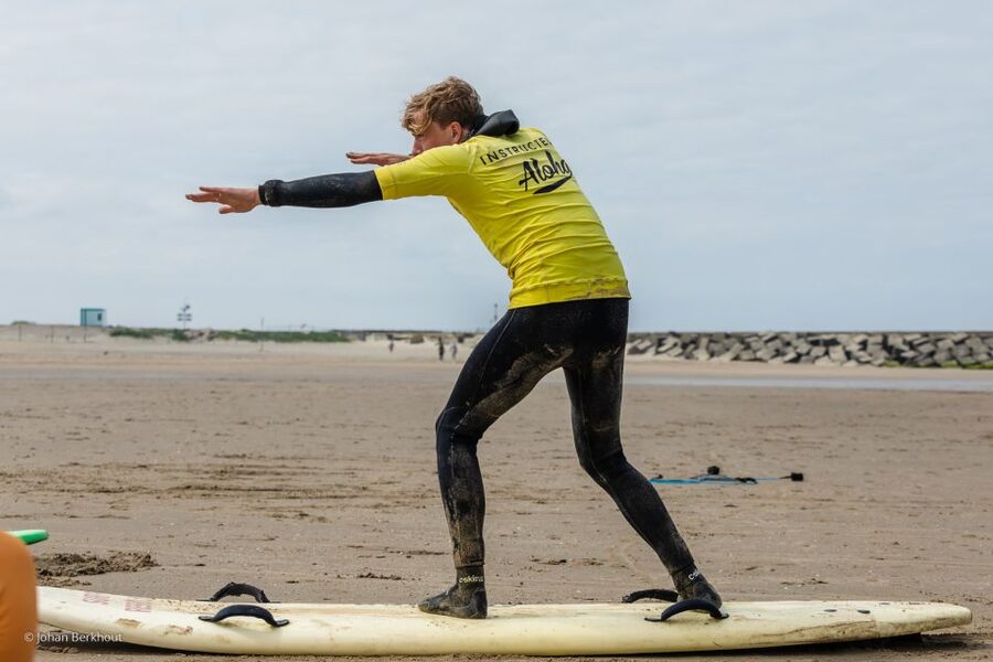 Scheveningen Beach: 1,5-Hour Surf Experience for Adults - Why the group size changes the experience
