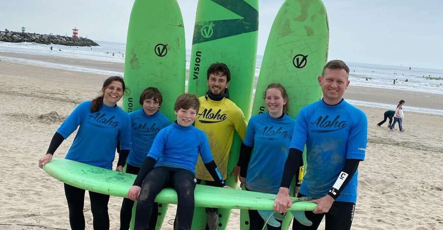 Scheveningen Beach: 1,5 hour Surf experience for families - Safety and surf basics before the water