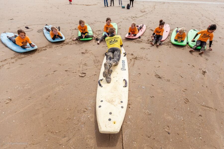 Scheveningen Beach: 1,5-Hour Surf Experience for kids - A first surf lesson on the Dutch coast