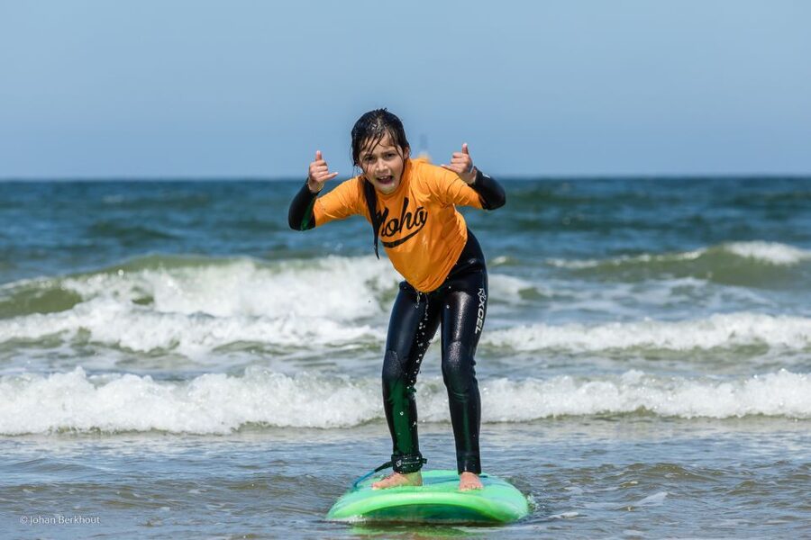 Scheveningen Beach: 1,5-Hour Surf Experience for kids - Getting started at Aloha Surf