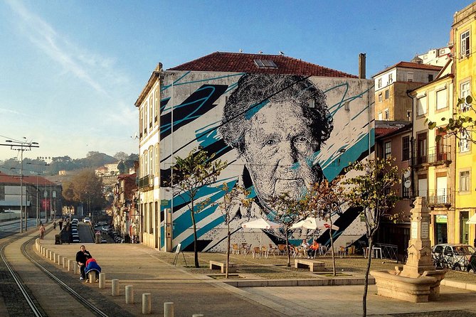 Self-guided tour Bike + Surf - From central Porto to the Douro waterfront