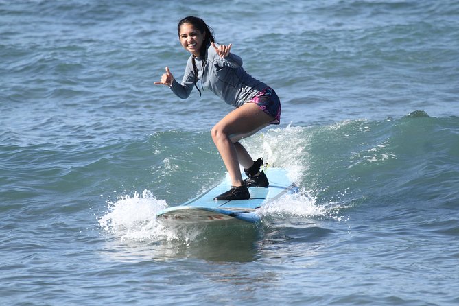 Semi-Private Surf Lesson - 3 Students 1 Instructor - Walking from the shop to Lahaina’s Breakwall