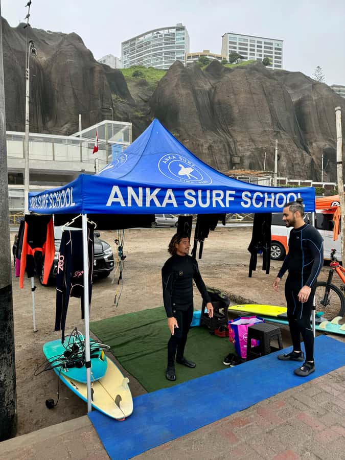 Surf experience Peru - Entering the water for your first wave