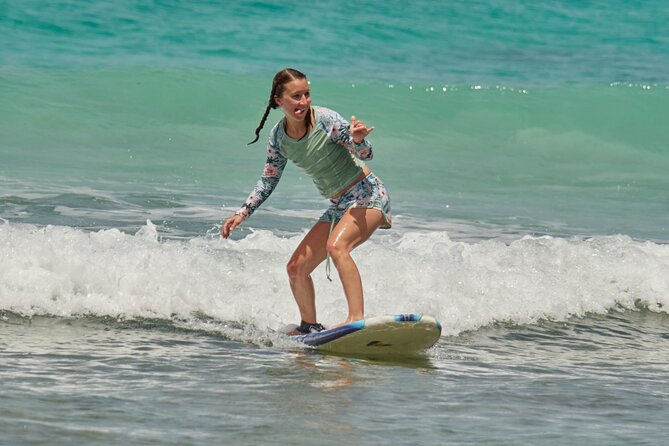 Surf lesson adventure! - Into the water with Che’s team
