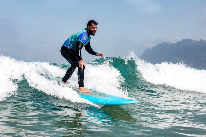 Surf Lesson for Beginners in Famara: Introduction in Surfing - The beach briefing teaches more than how to stand