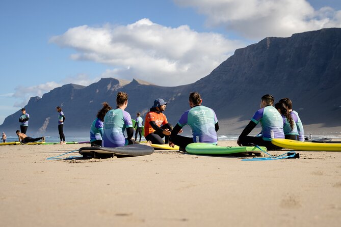 Surf Lesson for Beginners in Famara: Introduction in Surfing - Two hours or four hours at Famara?