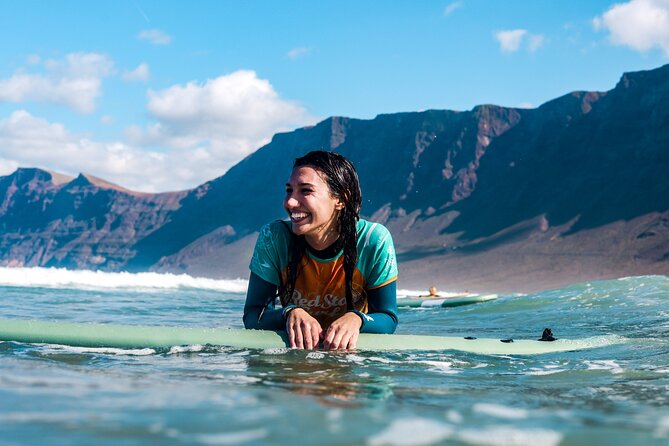 Surf Lesson for Beginners in Famara: Introduction in Surfing - Why Playa Famara works for a first surf lesson
