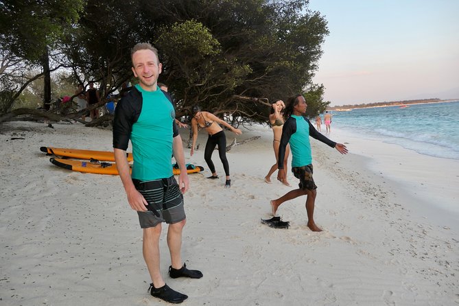 Surf Lesson Gili Trawangan - The lesson begins with theory and beach practice
