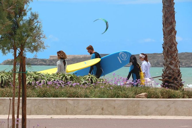 Surf Lesson with local surfer in Essaouira Morocco - The first 10 minutes: warm-up and surf basics