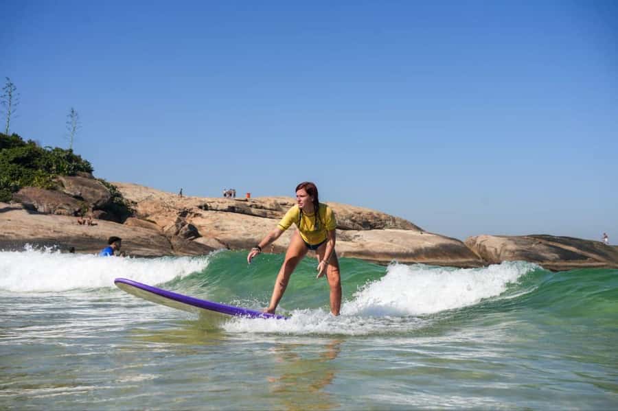 Surf lessons: in Arpoador in Ipanema. - What happens before you enter the water