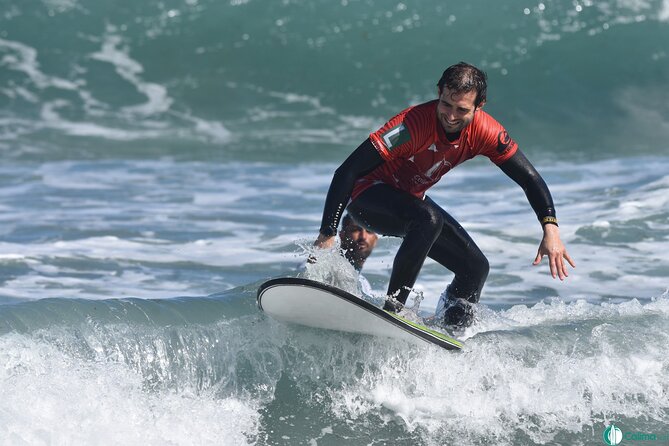 Surf lessons in Famara 9:15-14:30h (4 hours of class) - Pickup is handy, but check the rules first