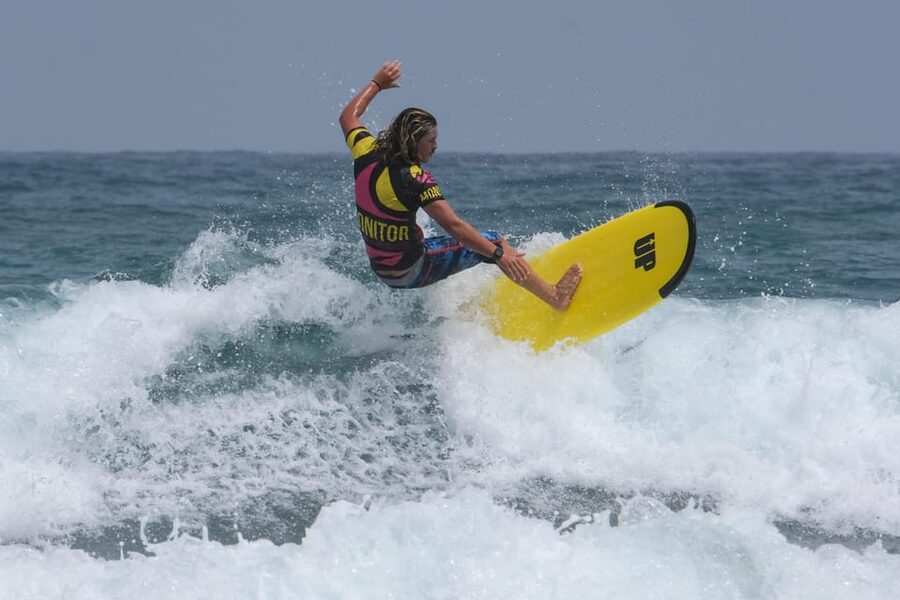 Surf lessons in Las Canteras Beach - Safety comes before the first wave