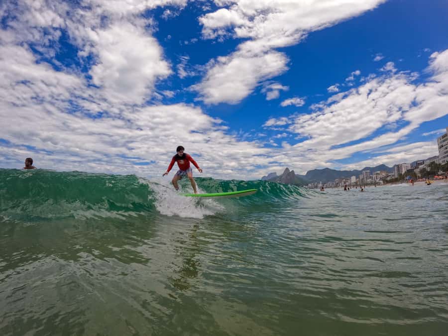 Surf lessons with local instructors in Copacabana/ipanema! - Learning to surf beside Rio’s famous beaches