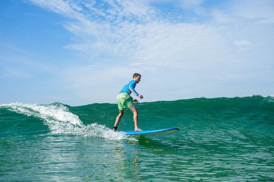 Surf lessons with local instructors in Copacabana/ipanema! - What is included for the stated price