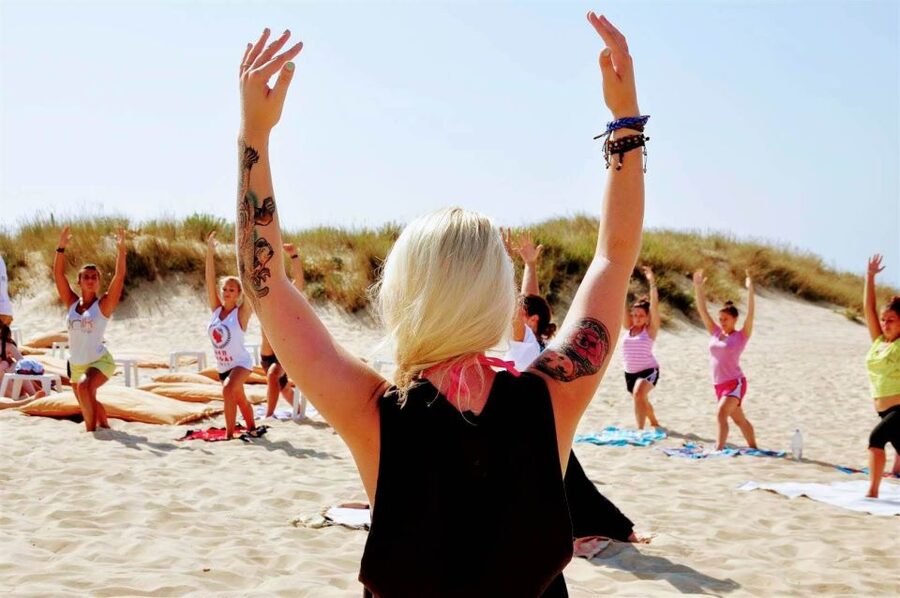 Surfing and Yoga in Lisbon - Surfing or bodyboarding: choose the right challenge