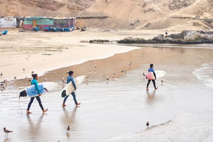 Surfing experience in Lima - What the private-group format means
