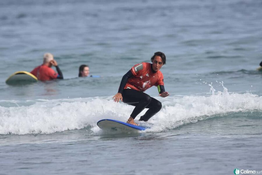 Surfing in Famara: 2 hours of pure excitement and nature - Who will enjoy this most