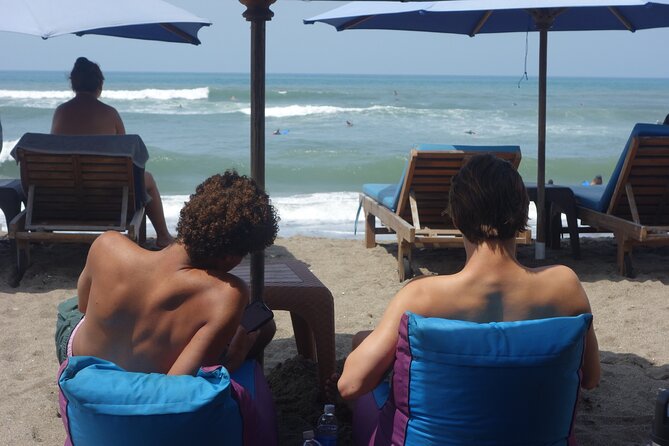 Surfing Lesson at Batu Bolong Beach in Canggu - The land briefing makes the first waves less confusing