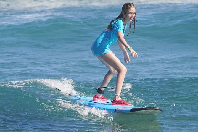 Surfing lesson at beautiful beach Playa Encuentro - Picking the best time for your lesson