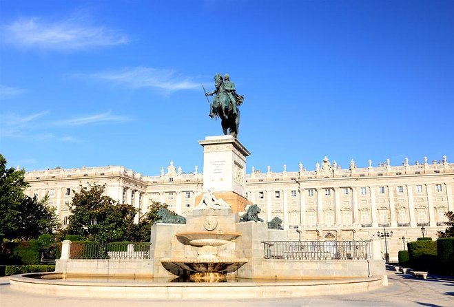 Surfing Madrid: From the Palace to the Tavern Private Tour - Key points at a glance
