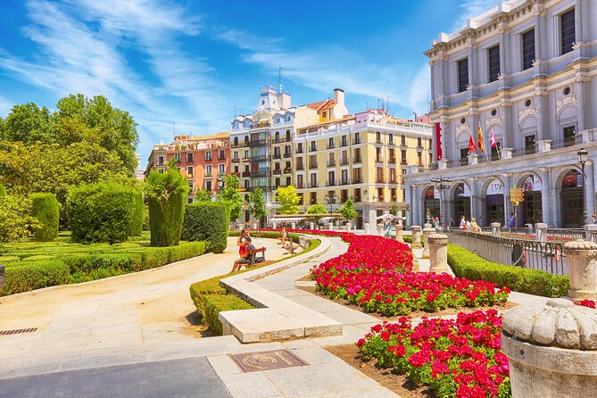 Surfing Madrid: From the Palace to the Tavern Private Tour - La Latina, where the tour becomes more local