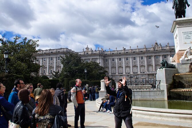 Surfing Madrid: From the Palace to the Tavern Private Tour - What the private format is worth