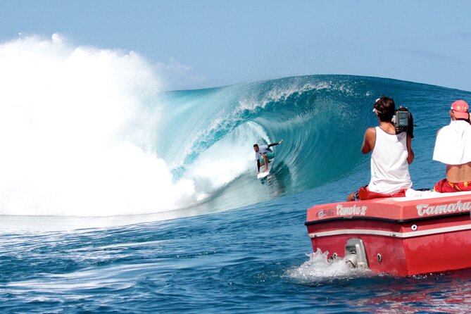 Taxi Boat to Watch the Teahupoo International Surfing Competition - A small boat with two ways to watch