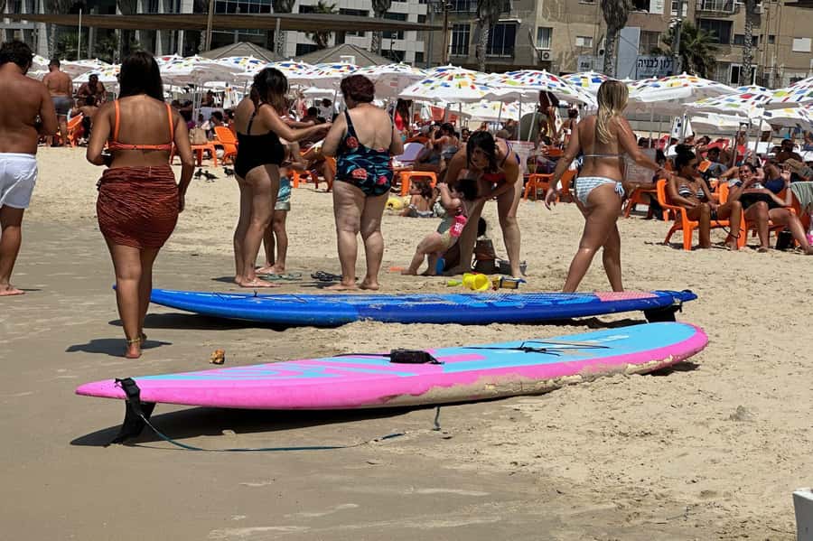 Tel Aviv: Professional Surfing Lessons at Beach Club TLV - The water session and your first ride