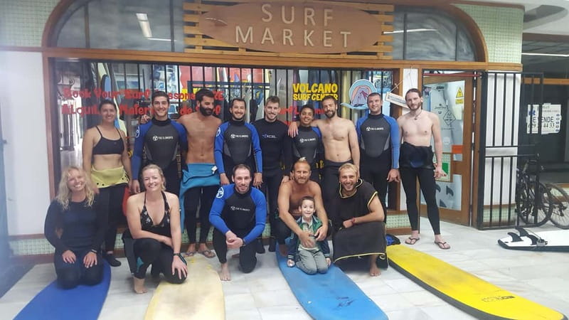 Tenerife : clases de surf para principiantes y intermedios - Getting fitted with the board, wetsuit, and boots