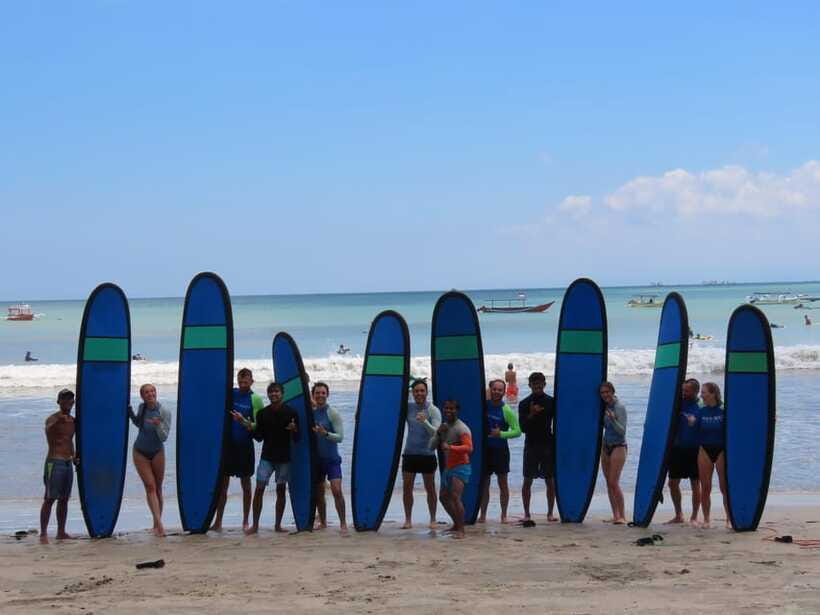 Uluwatu: Beginner & Intermediate Surf Lesson with Equipment - Equipment, lockers, and the small practical comforts
