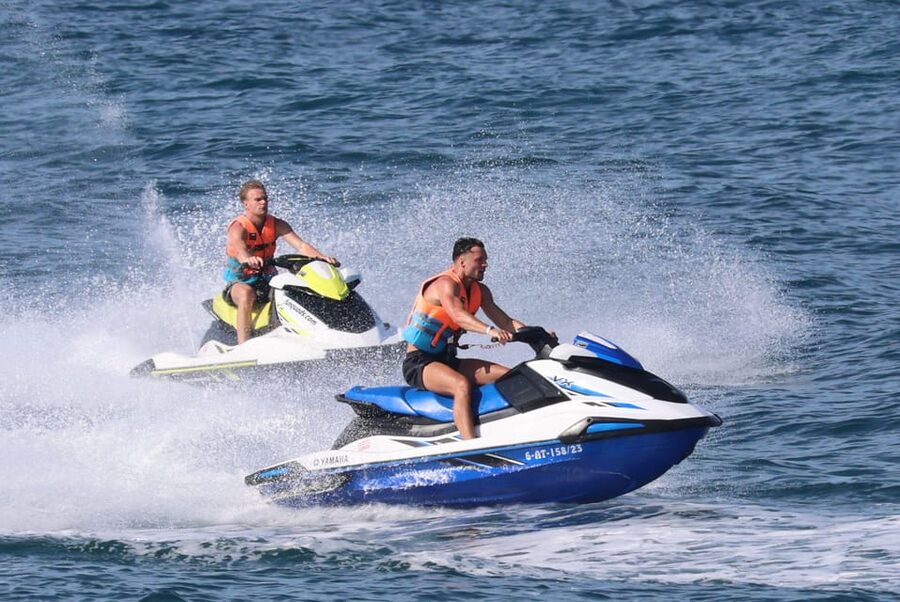 Valencia: Excursión en Moto de Agua + Paddle Surf - Who should choose this experience?