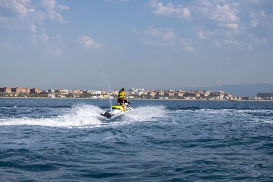 Valencia: Jet Ski Tour + Paddle Surf + Photos + Free drink - The advertised extras: paddle surf, photos, and a drink