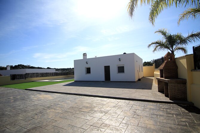 Zahara Surf International School School - Private instruction on the water